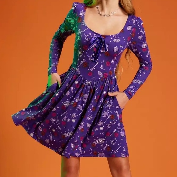 NWT Her Universe Disney Hocus Pocus Icons Lace-Up Dress - Medium - Picture 3 of 4